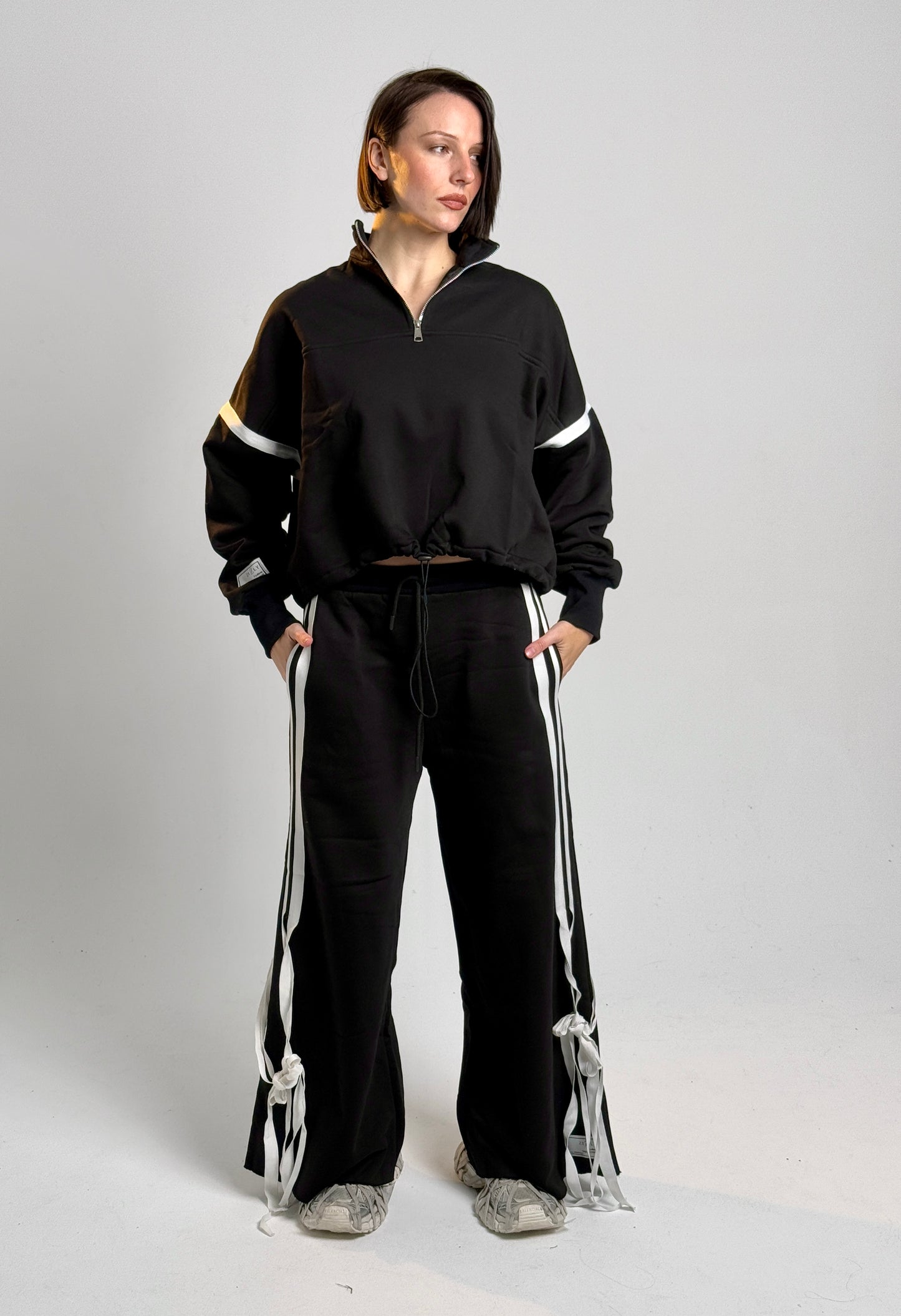 Trim bow side tracksuit- Black