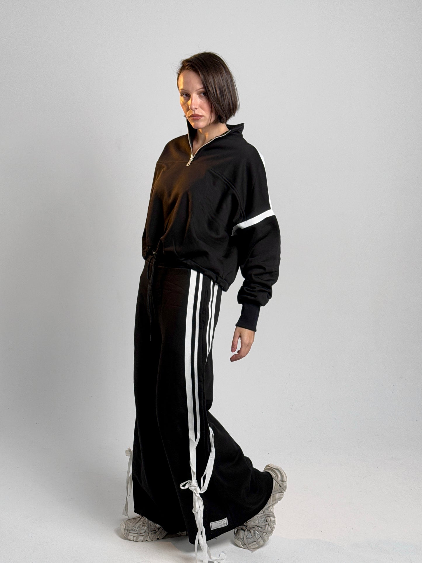 Trim bow side tracksuit- Black