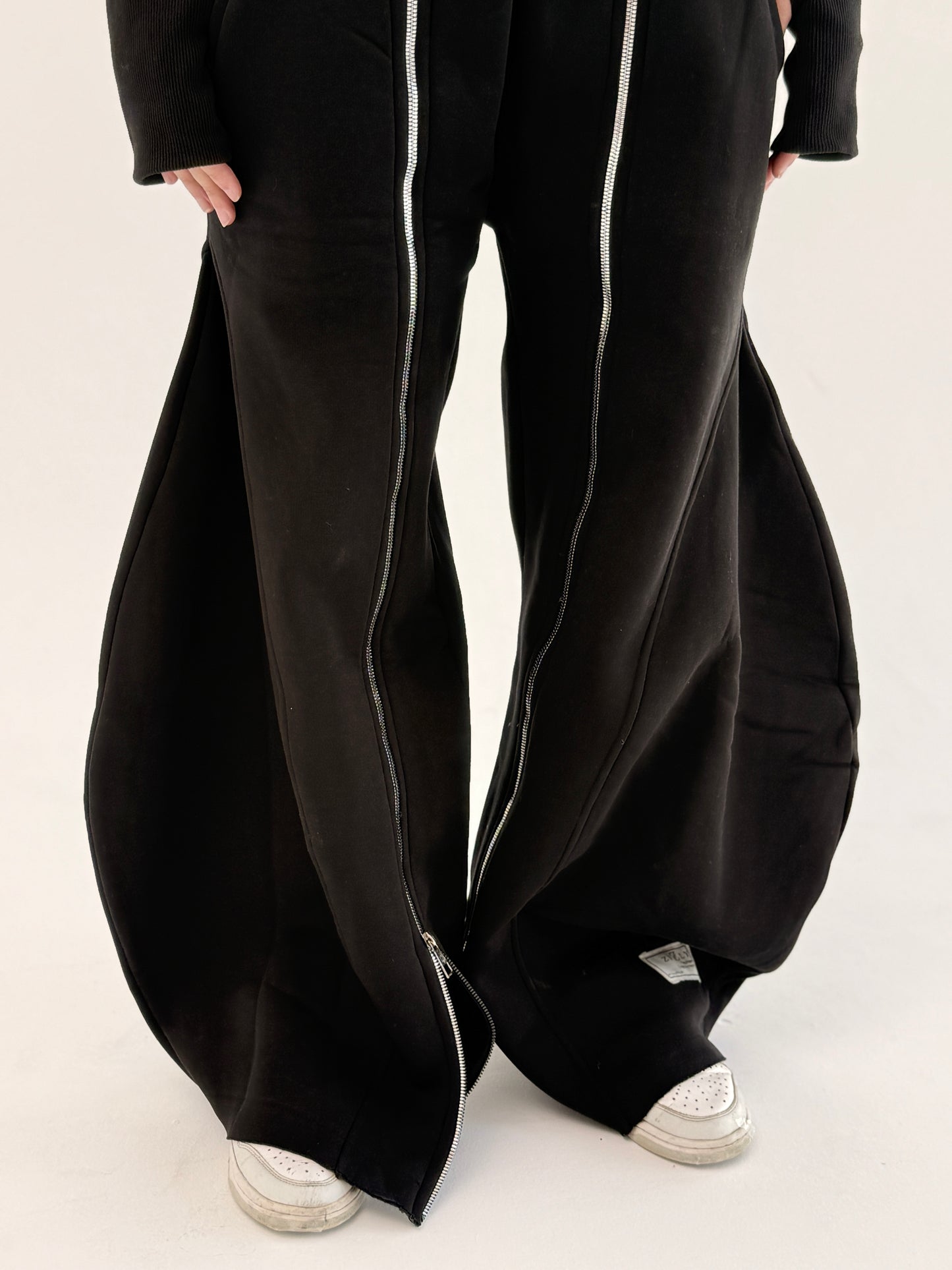 Zip up tracksuit- black