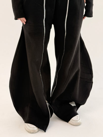 Zip up tracksuit- black