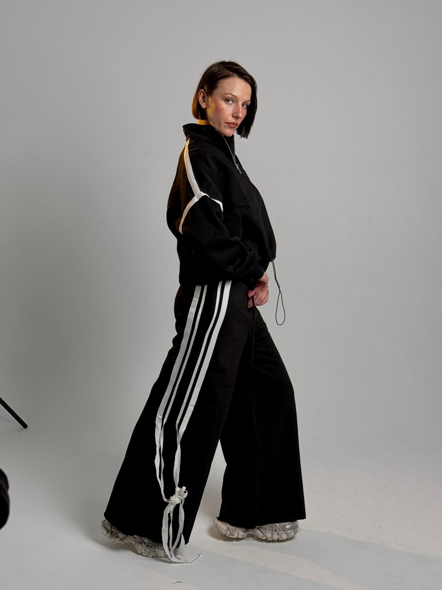 Trim bow side tracksuit- Black