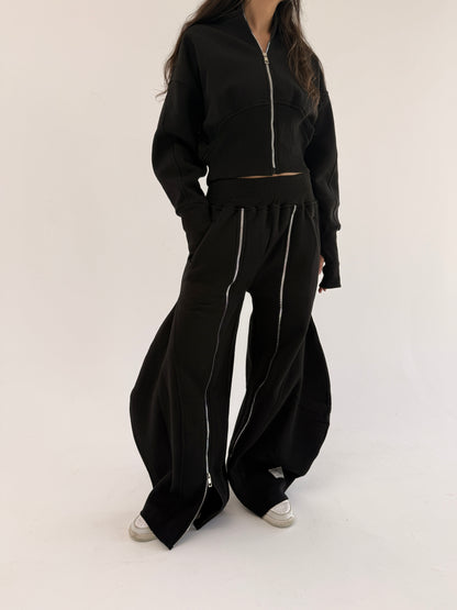Zip up tracksuit- black
