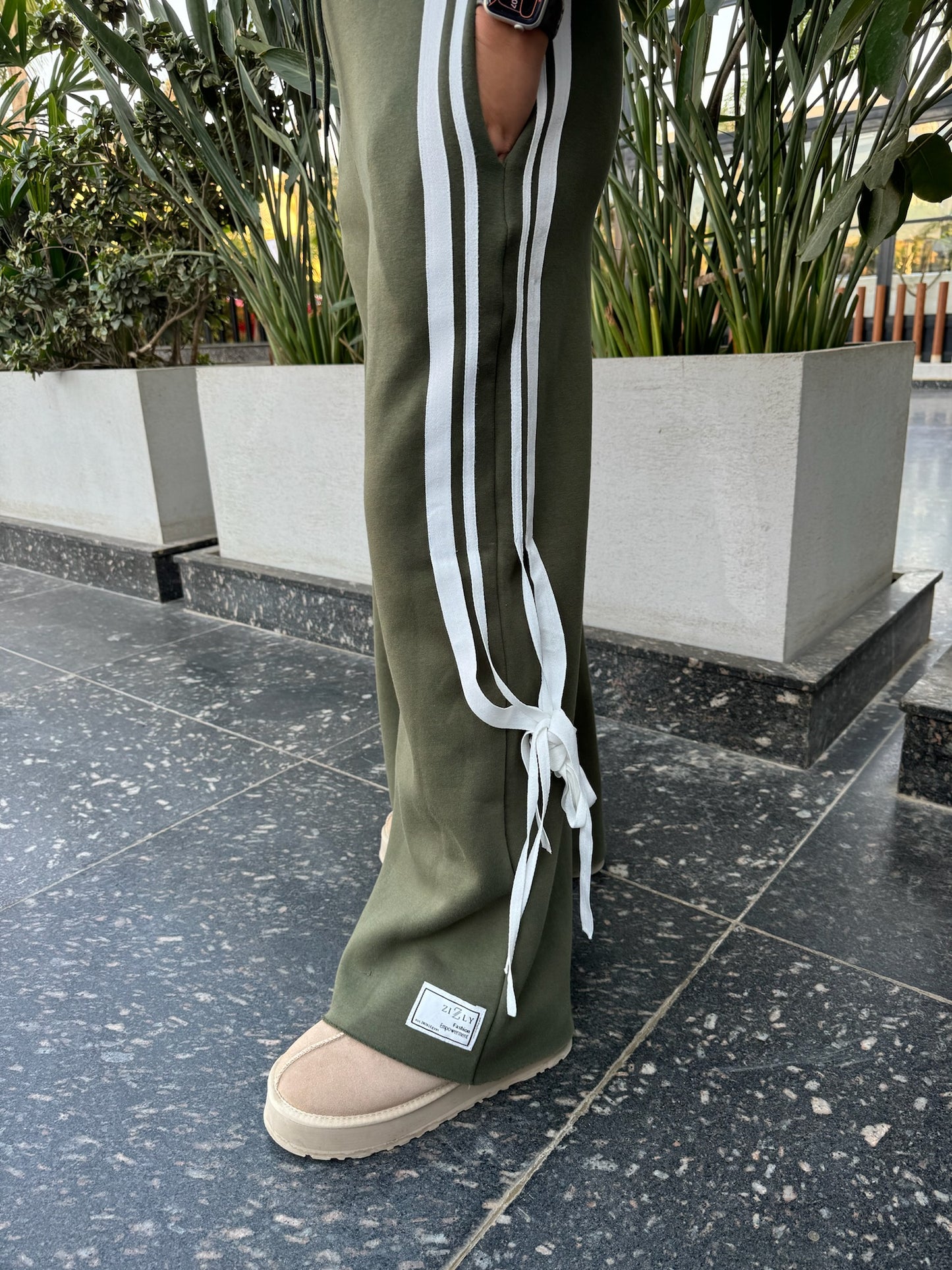 Trim bow side tracksuit olive